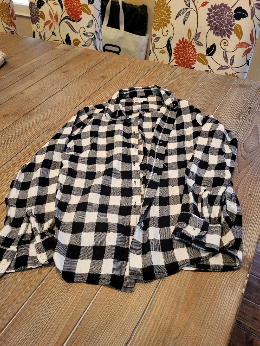 GAP Black and White Buffalo Check Button-Down Shirt. Boyfriend Flannel Shirt.